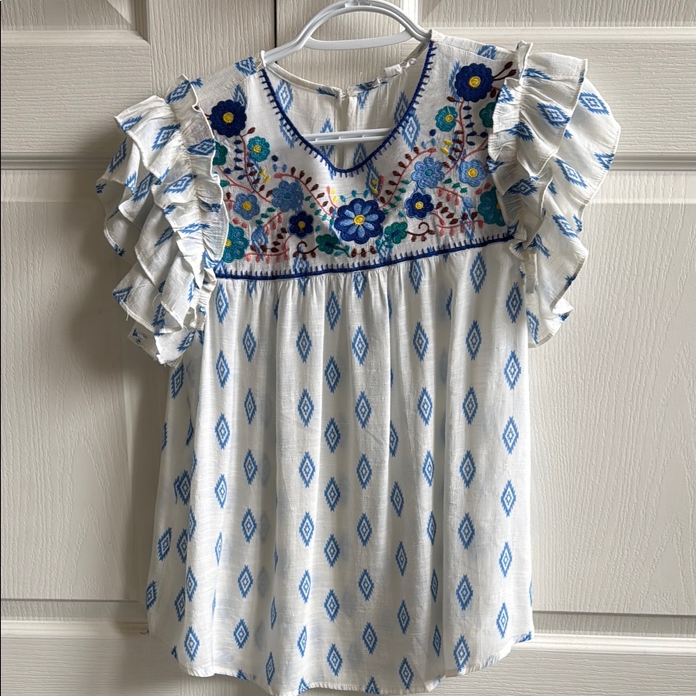 ❤️Floral Embroidered Ruffle Sleeve Top ❤️ - Picture 4 of 8